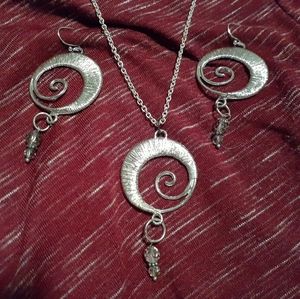 Beautiful matching earring and necklace set